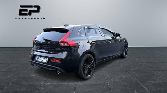 Volvo V40 4 of 9