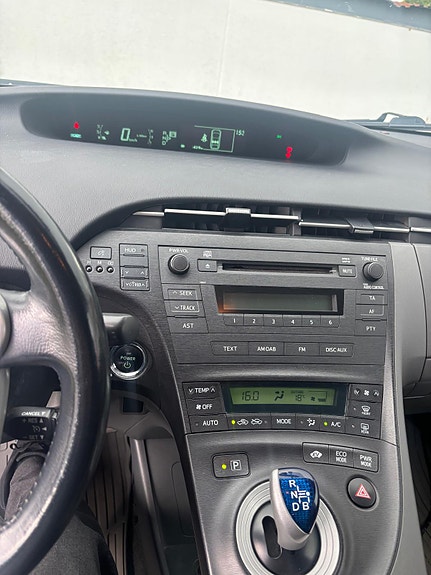 Toyota Prius 2 of 5