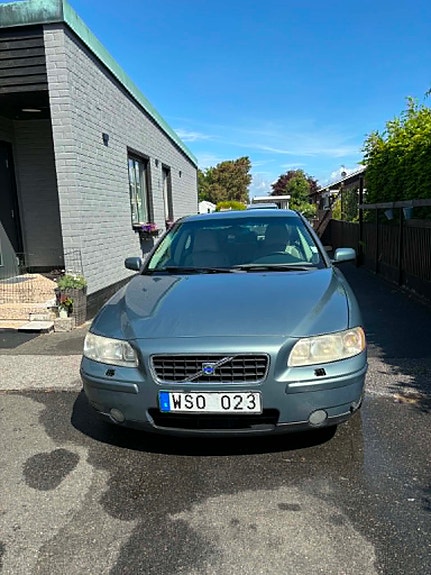 Volvo S60 2 of 5