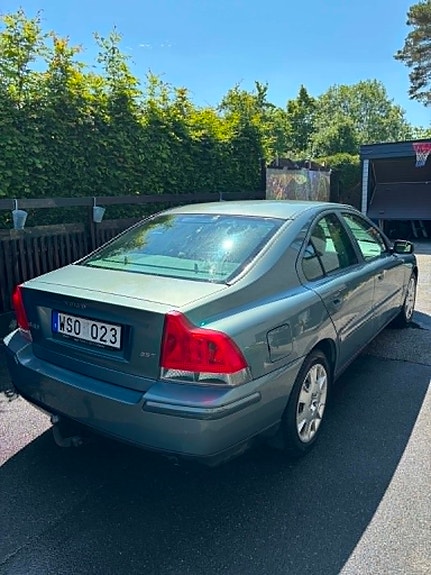 Volvo S60 3 of 5
