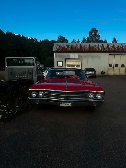 Buick Electra 225 3 of 5