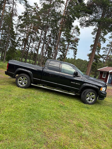 Dodge RAM 1500 2 of 2