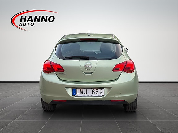 Opel Astra 4 of 5