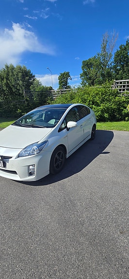 Toyota Prius 3 of 5