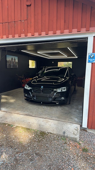 BMW 330i 2 of 3