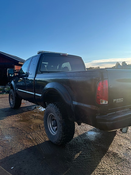 Ford F-250 5 of 5