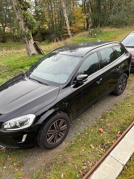 Volvo XC60 2 of 5