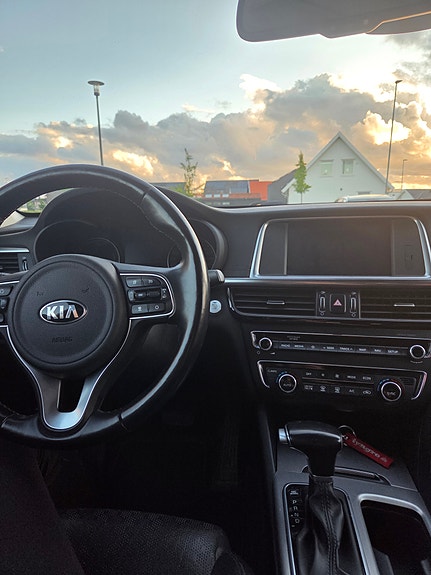 Kia Optima 2 of 3