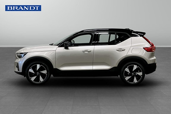 Volvo XC40 3 of 5