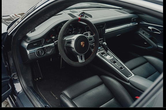Porsche 911 Turbo 3 of 3