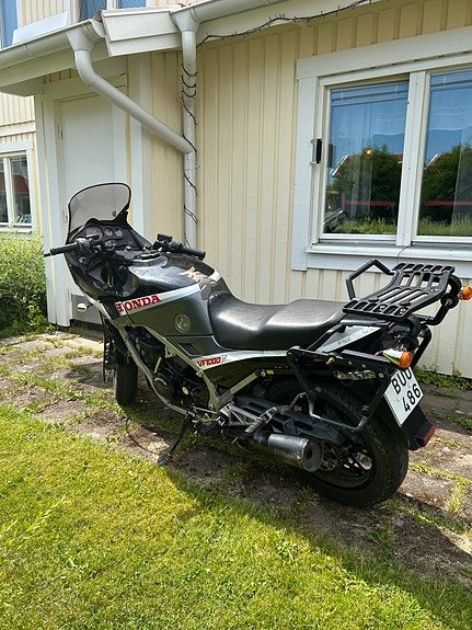 Honda VF 1000 F SC15 3 of 6