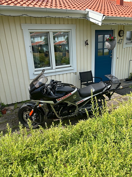 Honda VF 1000 F SC15 4 of 6