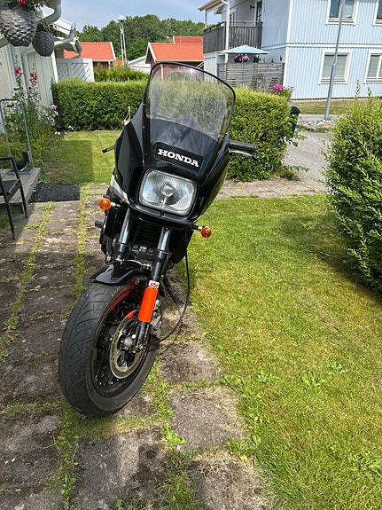 Honda VF 1000 F SC15 5 of 6