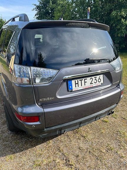 Mitsubishi Outlander 3 of 5