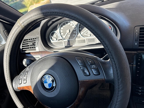 BMW 325i 3 of 5