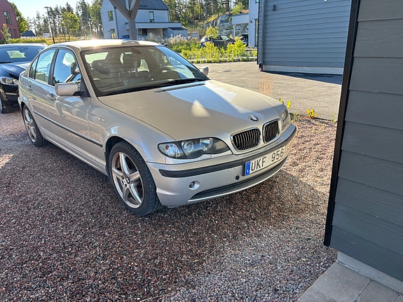 BMW 325i 2 of 5