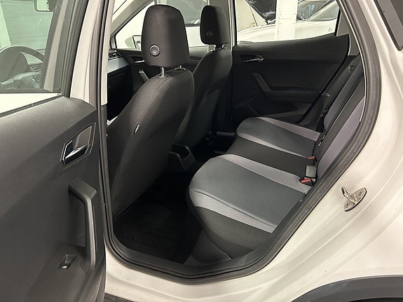 Seat Arona 11 of 22