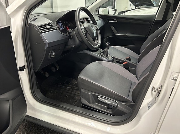Seat Arona 8 of 22