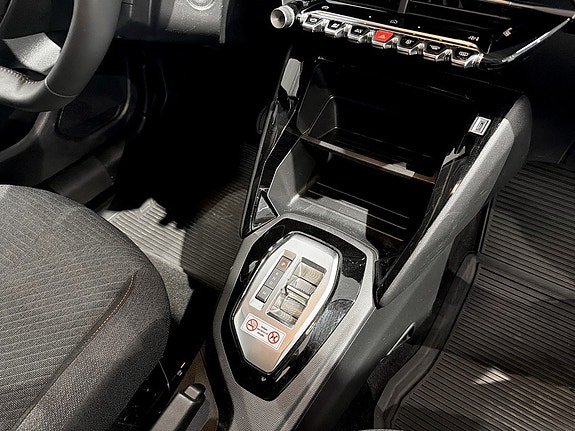 Peugeot 208 12 of 15