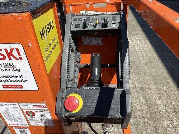 JLG 1230ES 3 of 5
