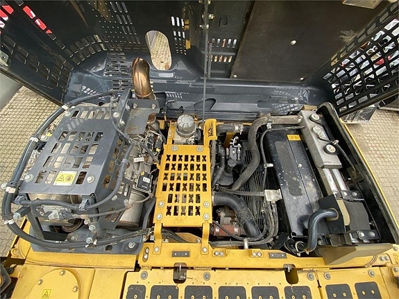 Komatsu PC290LC-11 8 of 10