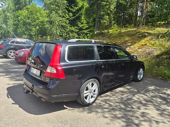 Volvo V70 3 of 5