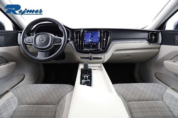 Volvo XC60 2 of 25