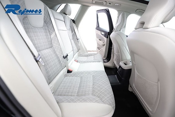 Volvo XC60 10 of 25
