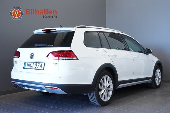 Volkswagen Golf Alltrack 2 of 12