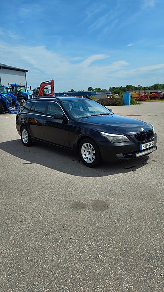 BMW 520d 4 of 5