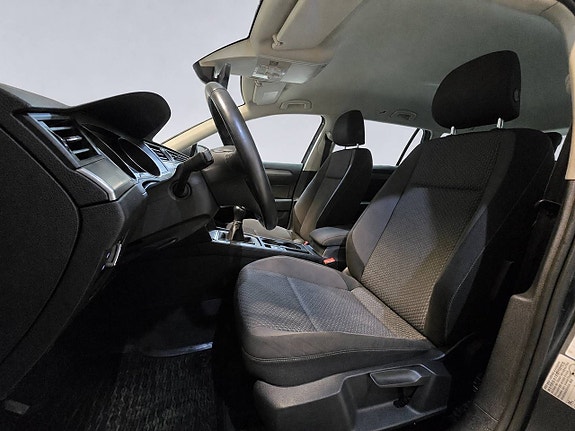 Volkswagen Passat 9 of 26