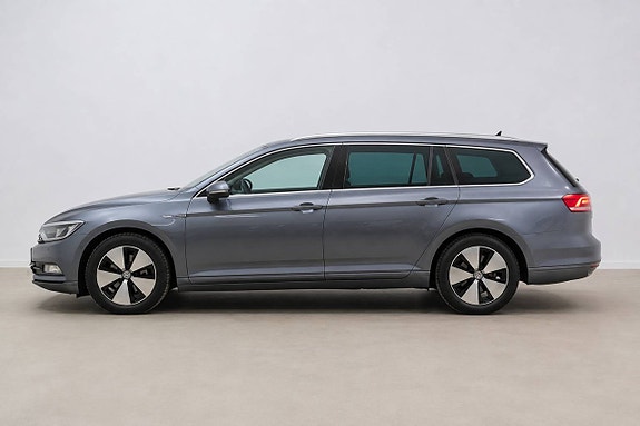 Volkswagen Passat 4 of 26