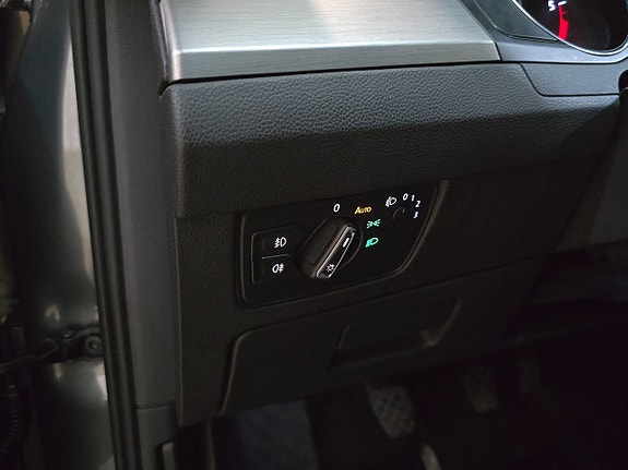 Volkswagen Passat 13 of 26