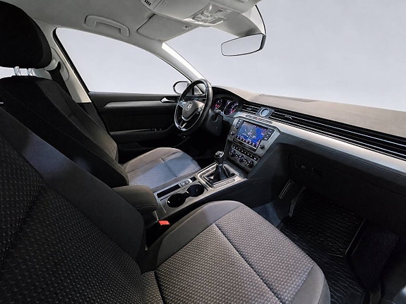 Volkswagen Passat 11 of 26