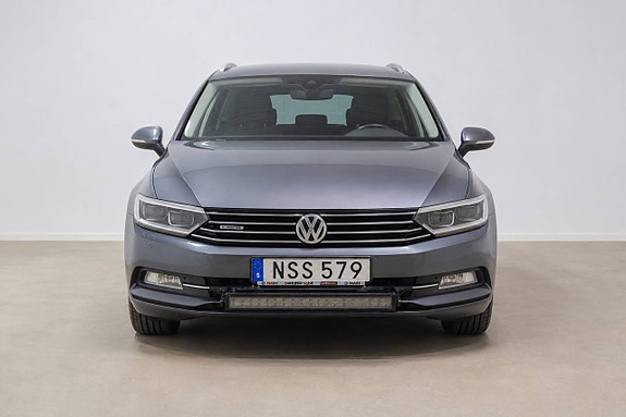 Volkswagen Passat 3 of 26
