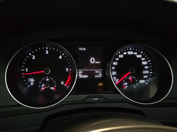 Volkswagen Passat 14 of 26