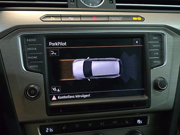 Volkswagen Passat 18 of 26
