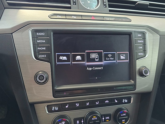 Volkswagen Passat 19 of 26
