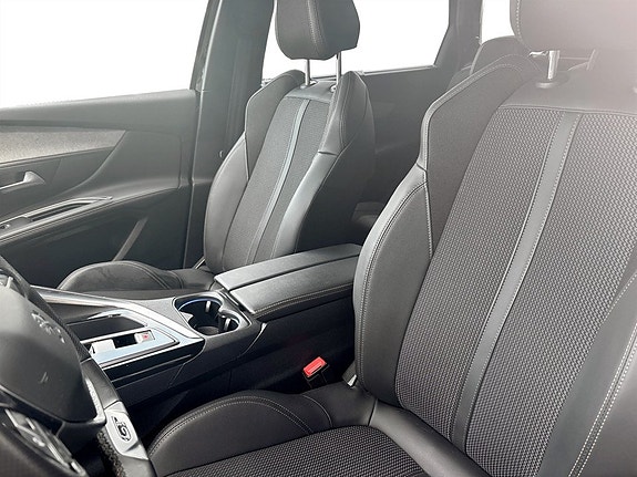 Peugeot 5008 7 of 18