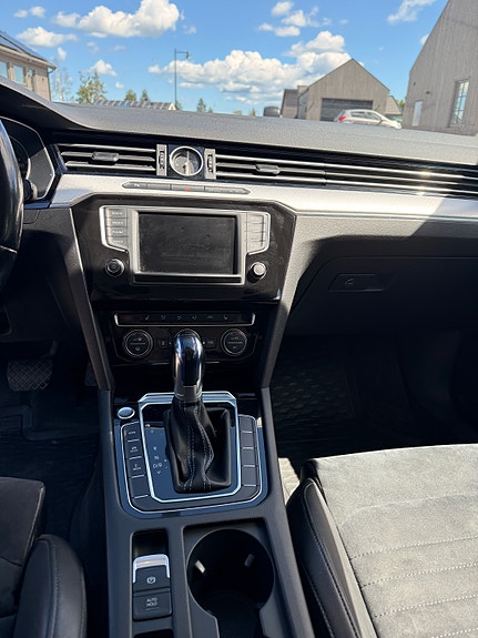 Volkswagen Passat 12 of 19
