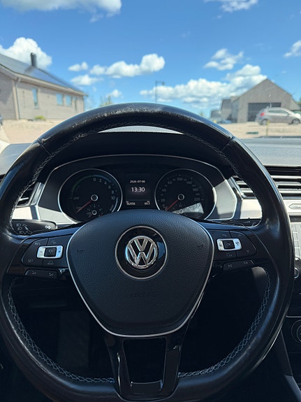 Volkswagen Passat 11 of 19