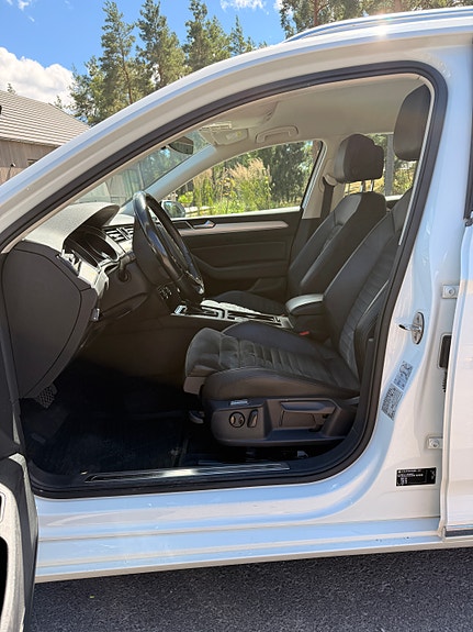 Volkswagen Passat 10 of 19