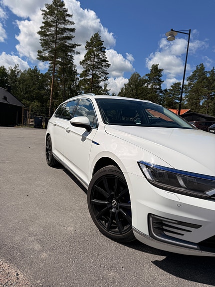 Volkswagen Passat 16 of 19