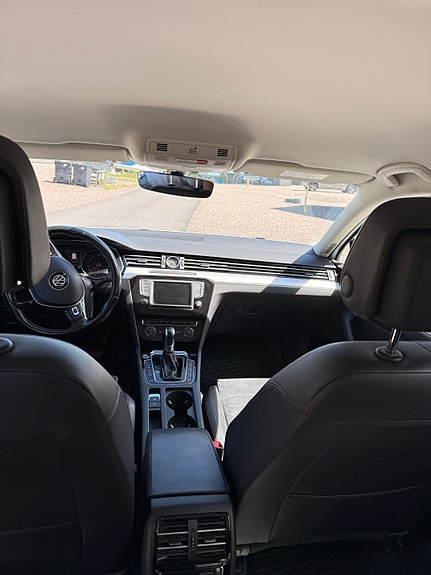 Volkswagen Passat 9 of 19