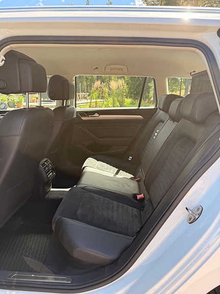 Volkswagen Passat 7 of 19