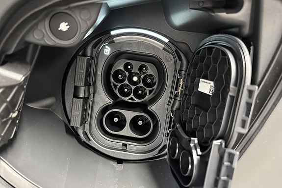 Mercedes-Benz eVito Tourer 16 of 17