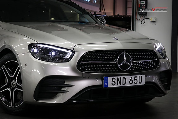 Mercedes-Benz E220 4 of 5