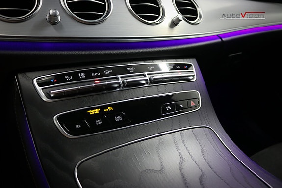 Mercedes-Benz E220 13 of 30