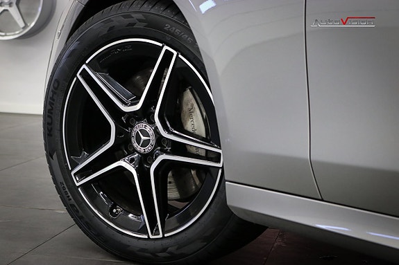 Mercedes-Benz E220 10 of 30