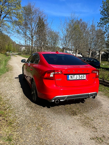 Volvo S60 2 of 3
